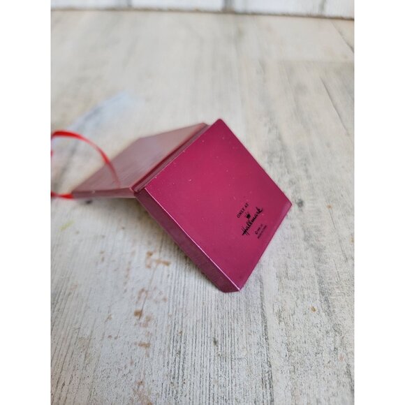 Hallmark friends are like fancy chocolates it's what's inside that makes them ir - Picture 4 of 6